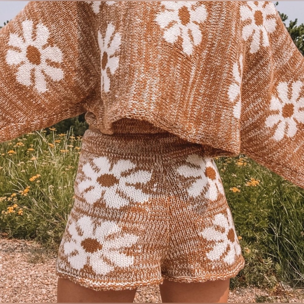 STORIA FLORAL SWEATER SET (BLACK/WHITE) - Picture 5 of 16
